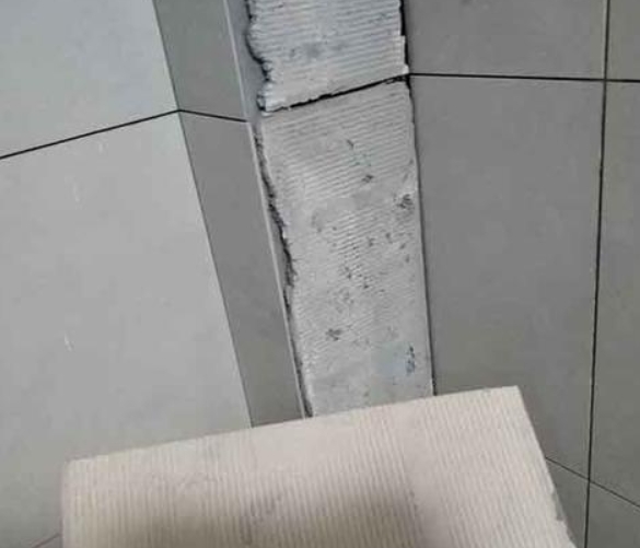 陇县瓷砖空鼓维修公司分享下厨房瓷砖脱落的补救措施。